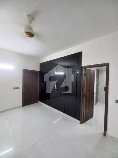 3 Bed DD Apartment For Rent In Zamzam Arcade, Clifton 3 Bed DD Flat With All Modern Amenities Zamzam Arcade, Clifton