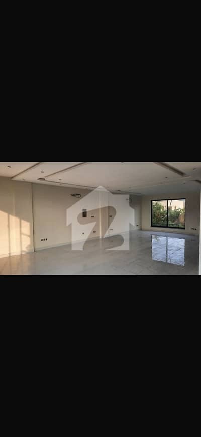 بحریہ ٹاؤن سیکٹر ای بحریہ ٹاؤن,لاہور میں 5 مرلہ Studio عمارت 10.5 کروڑ میں برائے فروخت۔
