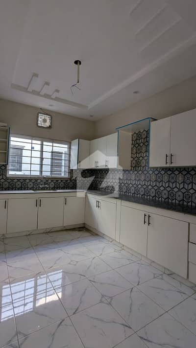 10 MARLA LOWER PORTION FOR RENT NO GAS 10 MARLA LOWER PORTION FOR RENT NO GAS