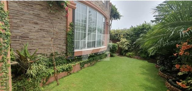 Beautiful One kanal owner built house solid construction available for Sale