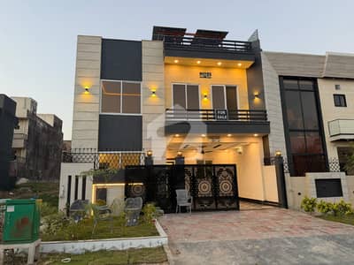 8 Marla ( 30*60 ) Double Unit House. Front Open + On 60 Ft Road + Sun Face House. Top Location + Walking Distance from Markaz and Masjid. For Sale in Faisal Margalla City ( FMC ) B-17 Islamabad.