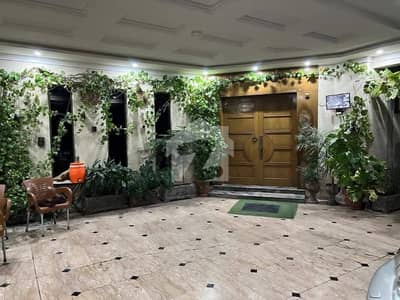 1 KANAL 6 BEDROOM DOUBLE UNIT HOUSE FOR SALE