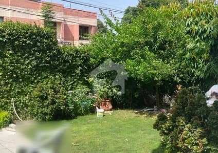 نیو مسلم ٹاؤن لاہور میں 8 کمروں کا 1 کنال مکان 10.0 کروڑ میں برائے فروخت۔ نیو مسلم ٹاؤن لاہور میں 8 کمروں کا 1 کنال مکان 10.0 کروڑ میں برائے فروخت۔