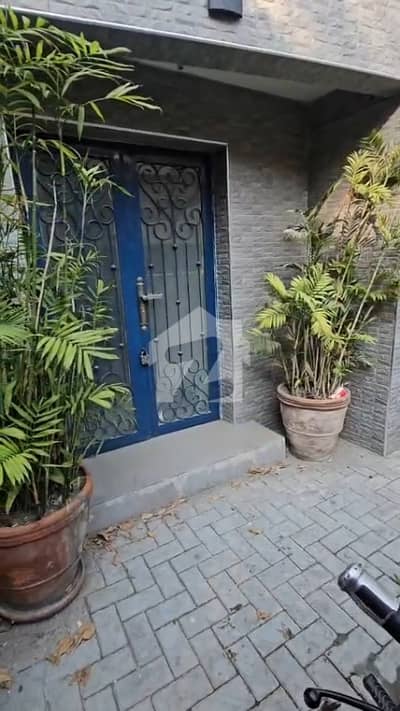 Town House For Sale In Gulberg Near MM ALAM Road Lahore