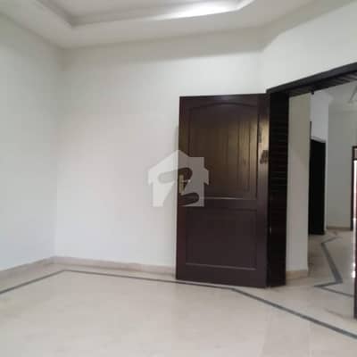 G-11/3 50*90 Upper Portion 3 Bed Sapred Gate