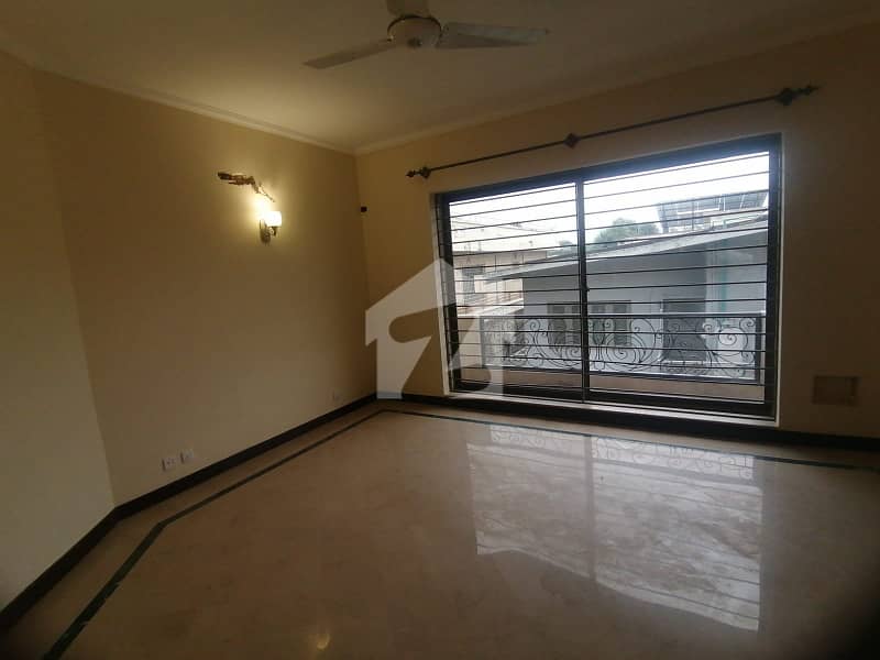 F-8/3 Old House Is Available For Sale F-8/3 Old House Is Available For Sale