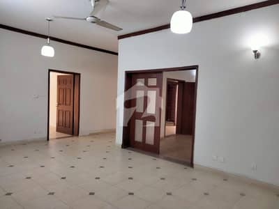 ایف ۔ 8/3 ایف ۔ 8,اسلام آباد میں 5 کمروں کا 1 کنال مکان 40.0 کروڑ میں برائے فروخت۔