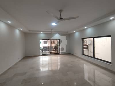 A Luxury 500yard House Is Available For Sale