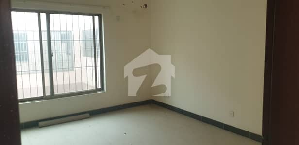 WEST OPEN MAIN BOULEVARD 500 YARDS HOUSE FOR SALE IN SECTOR G