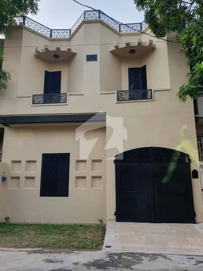 Good On Excellent Location 5 Marla House For sale In Wapda Town - Block C2