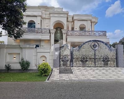 On Excellent Location House In Canal View - Sector 3 For sale On Excellent Location House In Canal View - Sector 3 For sale