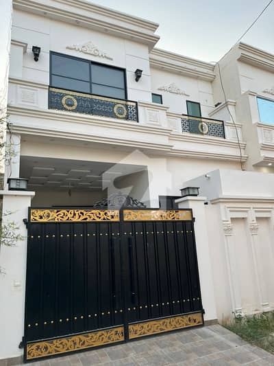 ماڈل ٹاؤن ملتان میں 3 کمروں کا 4 مرلہ مکان 50.0 ہزار میں کرایہ پر دستیاب ہے۔