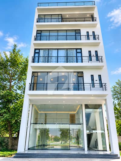 4 MARLA COMERCIAL BUILDING GROUND AND MAZANINE FOR RENT