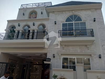 ڈائمنڈ سٹی غالب روڈ,سیالکوٹ میں 4 کمروں کا 6 مرلہ مکان 2.85 کروڑ میں برائے فروخت۔ ڈائمنڈ سٹی غالب روڈ,سیالکوٹ میں 4 کمروں کا 6 مرلہ مکان 2.85 کروڑ میں برائے فروخت۔