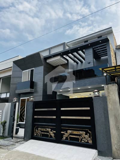 10 Marla Ultra Luxury House For Sale