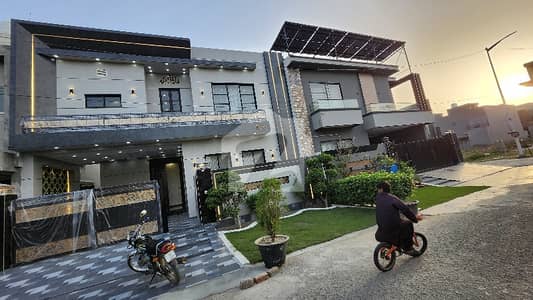BANKERS AVENUE COOPERATIVE HOUSING S9CIETY  9 MARLA BRAND NEW MODERN DESIGN HOUSE FOR SALE NEAR DHA PHASE 6 LAHORE