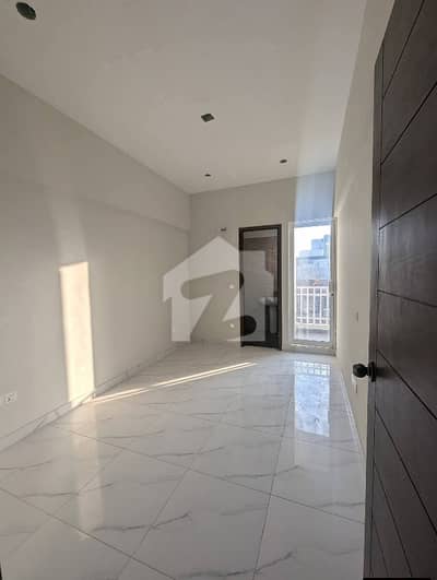 2 bd dd 2nd floor with lift