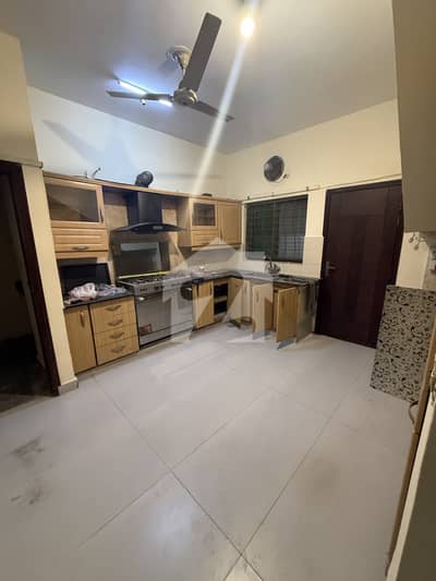 10 MARLA 4 BEDROOM HOUSE AVAILABLE FOR RENT