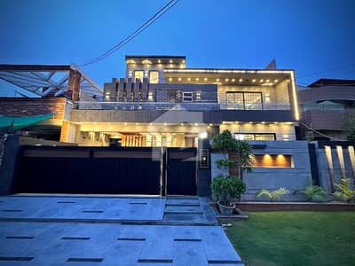 Modern Luxury Living In Wapda Town, Lahore Discover The Epitome Of Elegance With This Brand New 1 Kanal Ultra-Modern House Now Available For Sale. Designed For Those Who Appreciate The Finer Things In Life. Prime Location