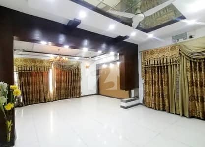 واپڈا ٹاؤن لاہور میں 6 کمروں کا 1 کنال مکان 7.5 کروڑ میں برائے فروخت۔