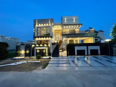 واپڈا ٹاؤن لاہور میں 6 کمروں کا 1 کنال مکان 6.2 کروڑ میں برائے فروخت۔