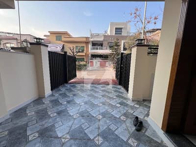 7 MARLA STREET CORNER HOUSE FOR SALE IN G-13