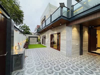 300 yards Bungalow Fully Renovated bungalow Available for sale