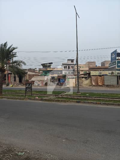 1 KANAL COMMERCIAL PLOT FOR SALE MAIN 300FT ROAD MAIN COLLEGE ROAD LAHORE BIJLI PANI GASS AVAILABLE READY TO POSSTION ALL FACILITIES AVAILABLE