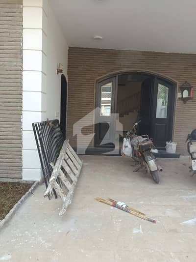 ڈی ایچ اے فیز 4 ڈی ایچ اے ڈیفینس,کراچی میں 4 کمروں کا 12 مرلہ مکان 4.0 لاکھ میں کرایہ پر دستیاب ہے۔