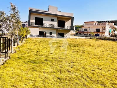 55 Marla Beautiful Designer House With Big Lawn