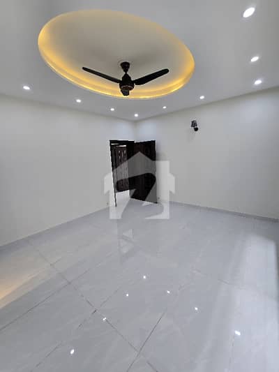 1 KANAL COMMERCIAL Building FOR RENT COLLEGE ROAD LAHORE