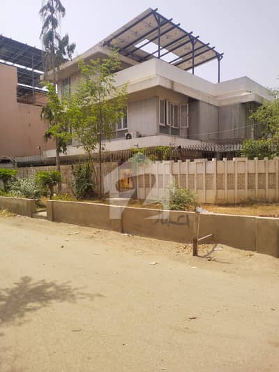 400sq yd corner bificaute house for sale