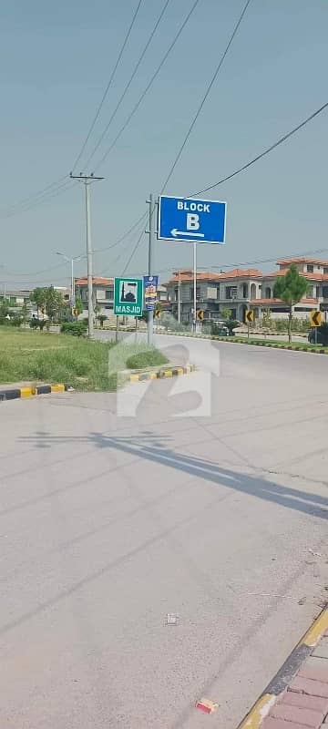 7 Marla Plot On E Block Major Road