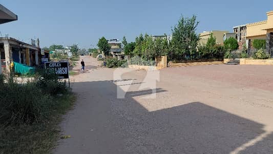 بنی گالہ اسلام آباد میں 1 کنال رہائشی پلاٹ 1.7 کروڑ میں برائے فروخت۔