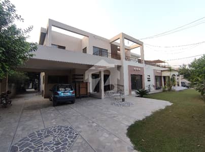 Spacious 1.5 Kanal Upper Portion Prime Location New Garden Town