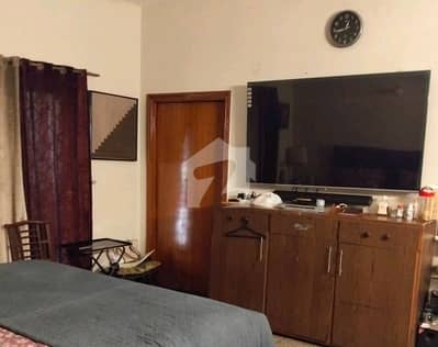 Prime Location Model Town House For sale Sized 1 Kanal