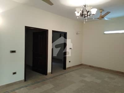 Prime Location Muslim Commercial Area Flat Sized 450 Square Feet