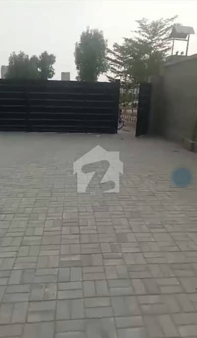 سُندرانڈسٹریل اسٹیٹ لاہور میں 8 کنال Studio فیکٹری 18.0 لاکھ میں کرایہ پر دستیاب ہے۔