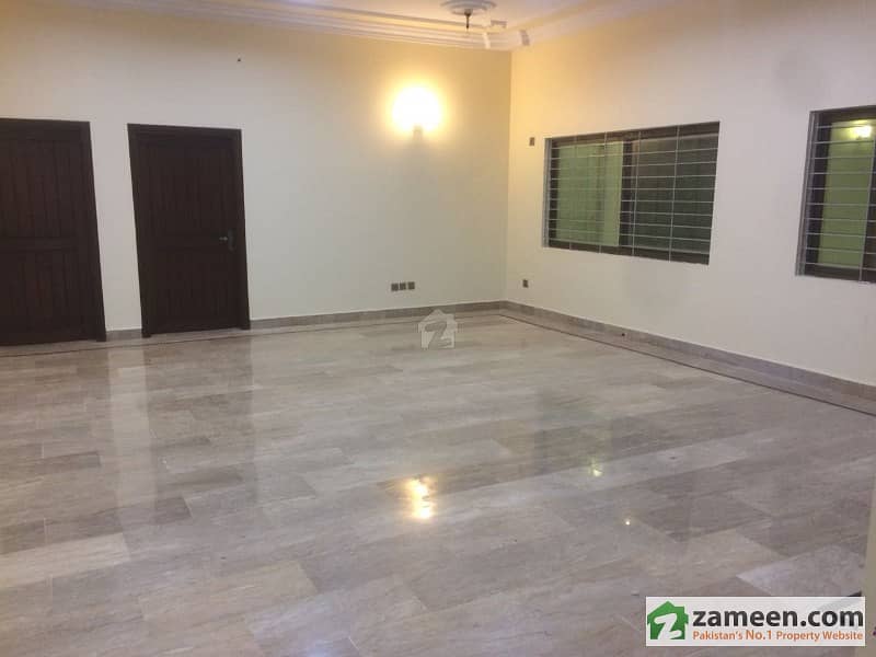 Gulshan Block 9  500 Sq Yards Like Brand New Double Story 6 Bed Dd 2 Kitchen