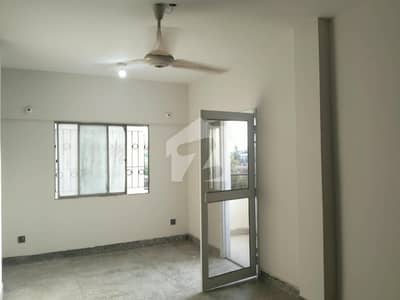 Prime Location 1800 Square Feet Flat For rent In Clifton - Block 5
