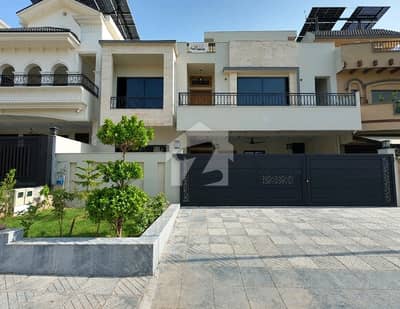 Prime Location House Sized 14 Marla Available In G-13/2
