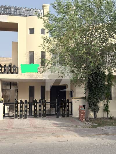 10 mrla house bhria town for sale