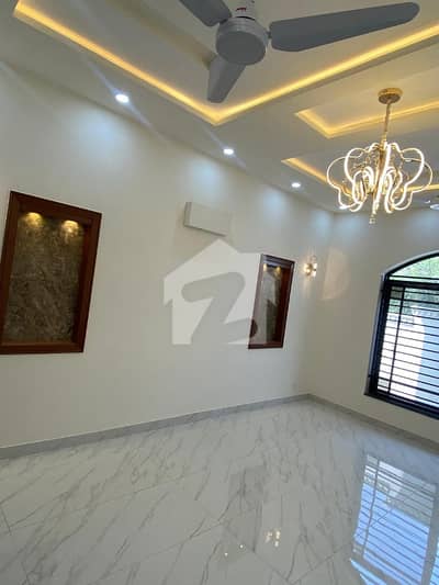 ٹاپ سٹی 1 - بلاک اے ٹاپ سٹی 1,اسلام آباد میں 5 کمروں کا 10 مرلہ مکان 5.75 کروڑ میں برائے فروخت۔