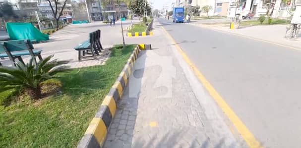 8 Marla Single Story Commercial Building for Sale in DHA Phase 4, Block FF