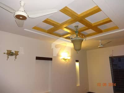 07 MARLA WELL MAINTAINED BUNGALOW AVAILABLE FOR RENT