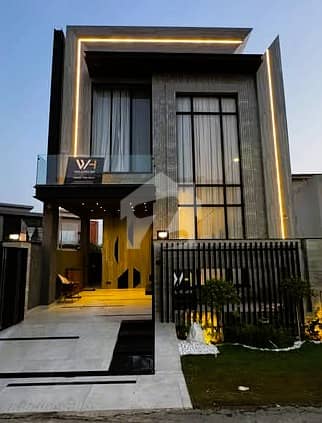 ڈی ایچ اے 9 ٹاؤن ۔ بلاک سی ڈی ایچ اے 9 ٹاؤن,ڈیفنس (ڈی ایچ اے),لاہور میں 3 کمروں کا 5 مرلہ مکان 2.7 کروڑ میں برائے فروخت۔