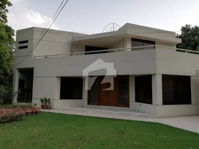 گلبرگ 2 گلبرگ,لاہور میں 4 کمروں کا 2 کنال مکان 5.5 لاکھ میں کرایہ پر دستیاب ہے۔