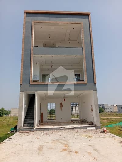 complete commercial plaza available for rent