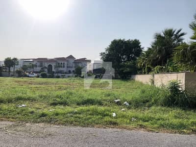 2-KANAL PLOT IN V BLOCK. NEAR TO PARK AND MAIN ROAD. SINGLE OWNER PLOT WITH MEETING.