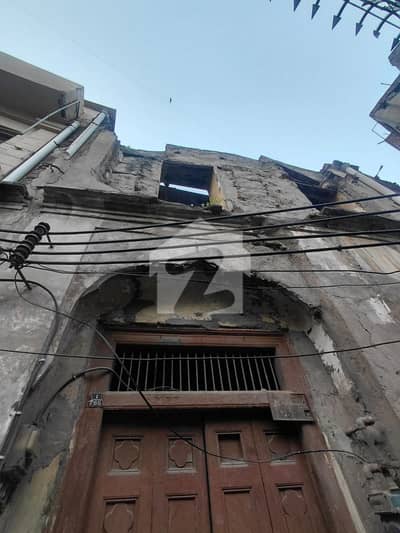 6 Marla Double Story Old Hoise Available For Sale In Rang Mahal . . Muhallah Peer Gilania Noor Gali Lahore